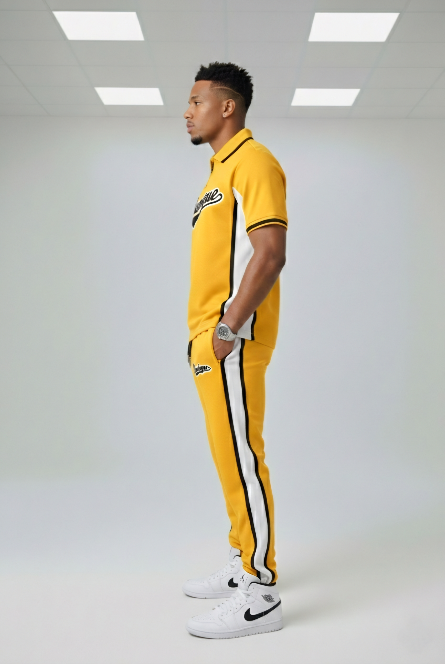 RUNIQUE Master Tracksuit – Golden Signature Edition