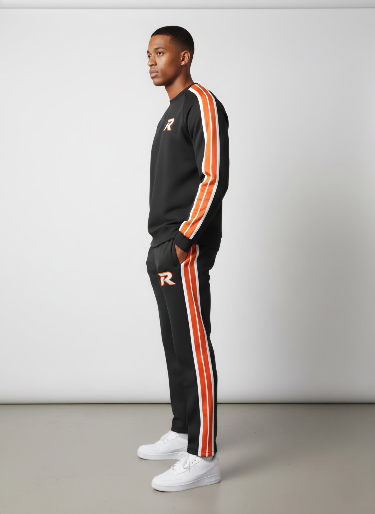 RUNIQUE Signature Tracksuit – Black Edition